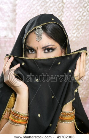 stock-photo-beautiful-brunette-asian-girl-with-black-veil-on-face-traditional-indian-costume-4178230 - Podoabe indiene