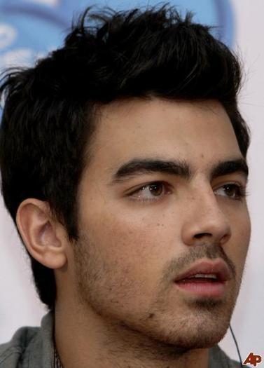 Stiu...Dar nu pot sa ma abtin...Il detest pe Taylor! - oo2