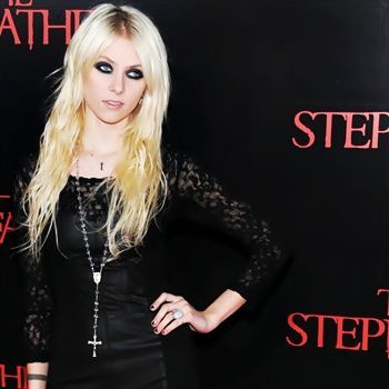 taylormomsen_ORG-thestepfatherpremiere-2009-084