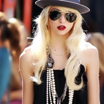 Taylor-momsen-on-Gossip-Girl-September-1-taylor-momsen-7990529-1564-2500
