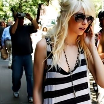 TM-taylor-momsen-7008873-297-399