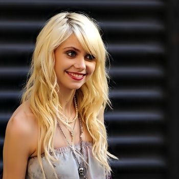 TM-taylor-momsen-7645205-1779-2560