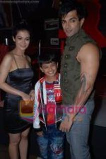 thumb_Shweta Gulati, Karan Singh Grover at Star One_s Zara Nachke Dikha kickstarts in Sports Bar on 