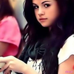 41326044_WPXLBDEBV - Selena Gomez