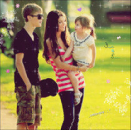 41352809_TUWVSJNCR - Selena Gomez