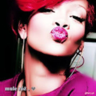 39507938_AQFPMTVXI - Rihanna