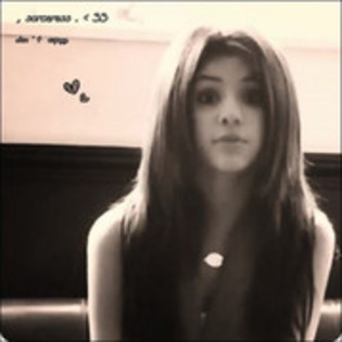 37046183_EAJQYGHLI - Selena Gomez