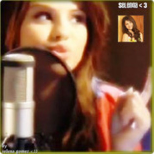 37046202_KZQBAQSPZ - Selena Gomez