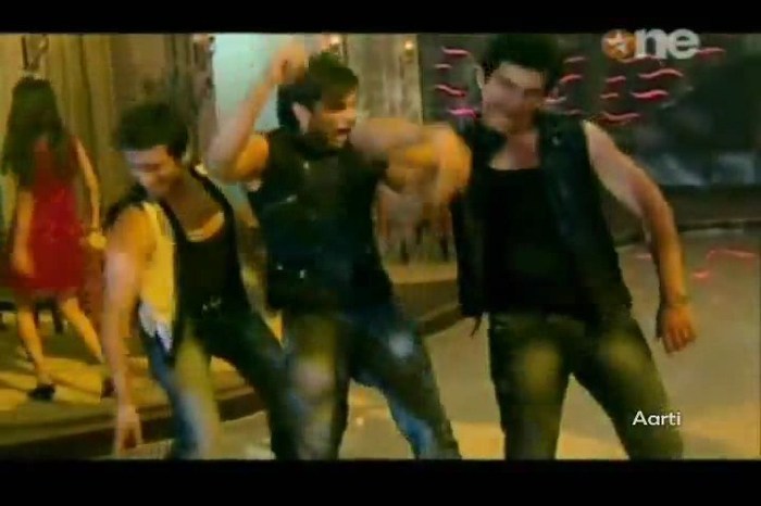 kfCRN - DILL MILL GAYYE DHANNO KAPZ