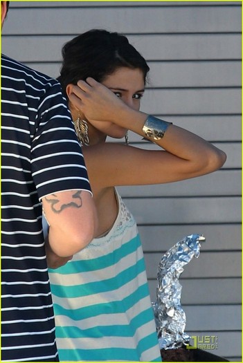 selena-gomez-justin-studio-02