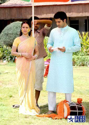 36022_131897300177639_100000721106527_213164_5079504_n - xxAther Habib si Pooja Joshixx