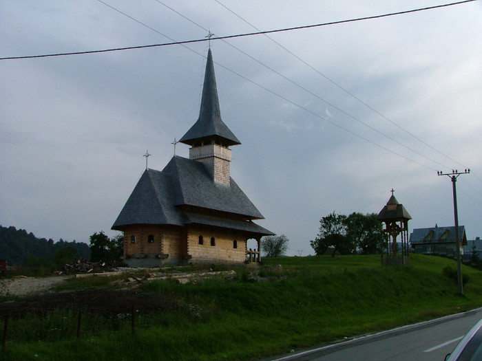 Bisericuta de lemn - BRAN  SI MOECIU