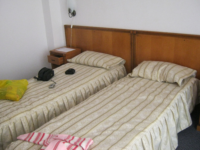 slanic moldova 2 001; camera nr 1 din miniapartamentul nostru (Teleconstrucția)
