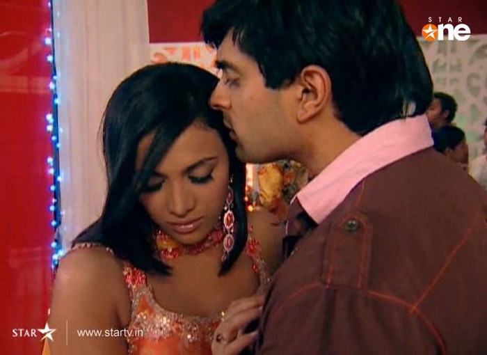 221 - DILL MILL GAYYE KASH EXPRESSIONS