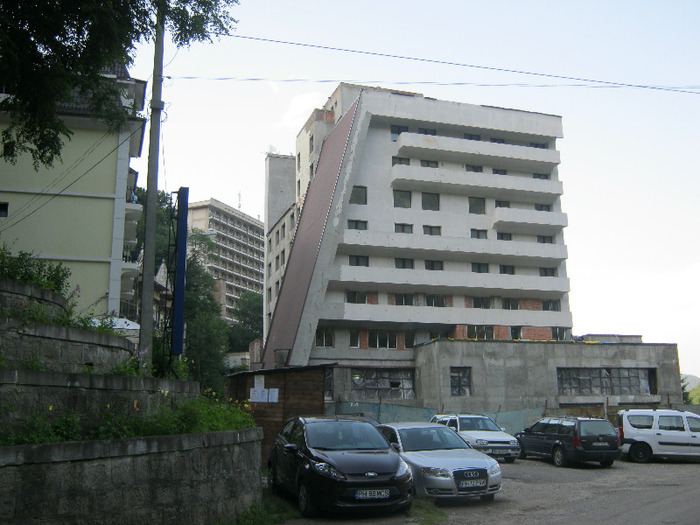 slanic moldova 2 010; hotel în renovare de vreo 4-5 ani...
