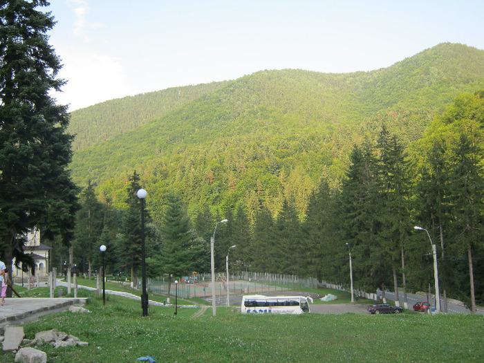 slanic moldova 2 013; construcție tipică pentru zona montană din Austria și Germania
