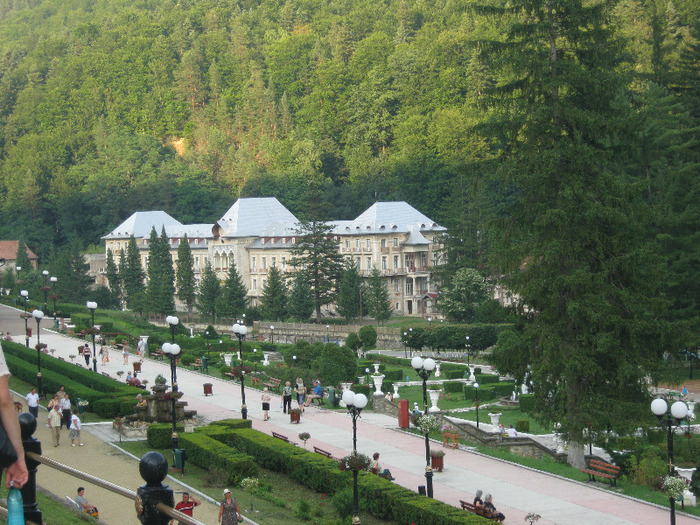 slanic moldova 2 018; în plan îndepărtat baza de tratament Racoviță (construit în perioada monarhiei)
