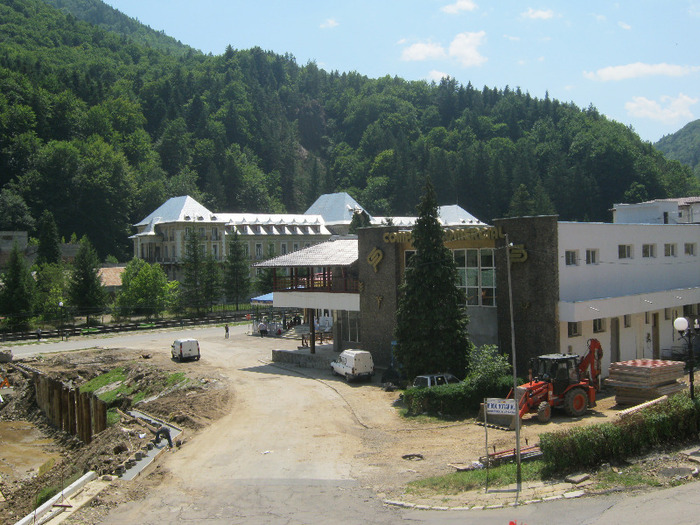 slanic moldova 2 071; complex comercial. din păcate închis
