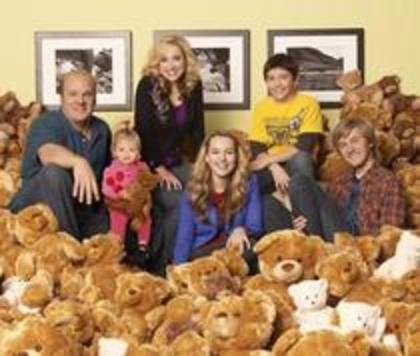 29710888_YYJYIRTAK - good luck charlie