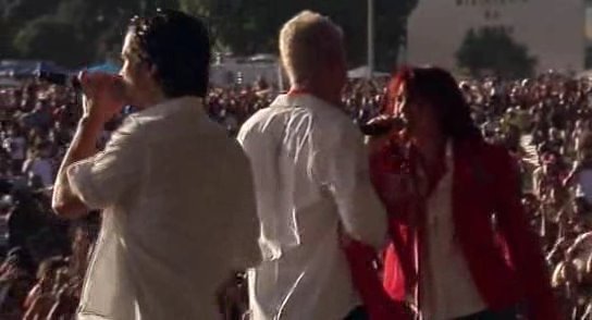 RBD_[Live_In_Brasilia]_2009_DVDRip_Xvid_Audio_Mp3_By_aLLaN-578