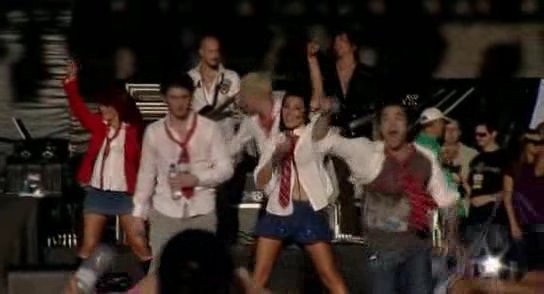 RBD_[Live_In_Brasilia]_2009_DVDRip_Xvid_Audio_Mp3_By_aLLaN-589