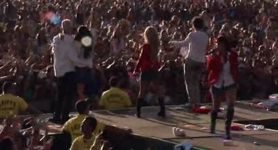 RBD_[Live_In_Brasilia]_2009_DVDRip_Xvid_Audio_Mp3_By_aLLaN-604