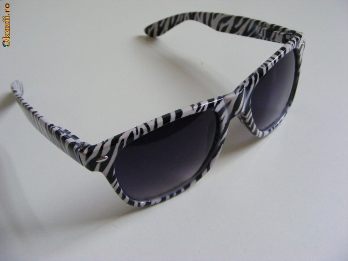 Cu model de zebra - x-x Poze ochelari de soare