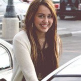 20632218_HVNEWTNPQ - Miley Cyrus