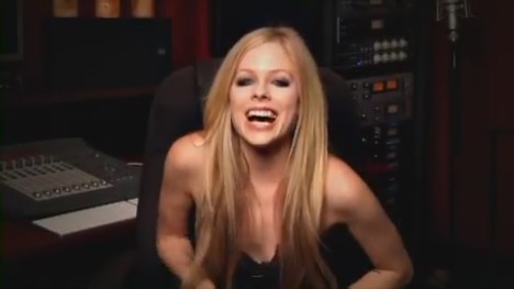bscap0015 - Special Message from Avril - South America Black Star Tour 01