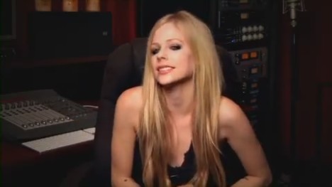 bscap0053 - Special Message from Avril - South America Black Star Tour 01