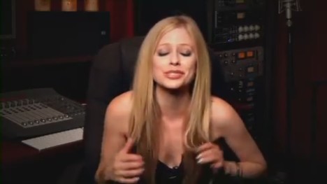 bscap0067 - Special Message from Avril - South America Black Star Tour 01