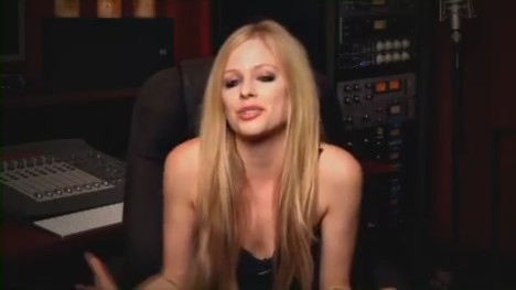bscap0118 - Special Message from Avril - South America Black Star Tour 01