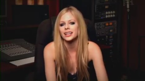bscap0126 - Special Message from Avril - South America Black Star Tour 01