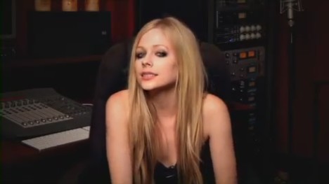 bscap0285 - Special Message from Avril - South America Black Star Tour 01