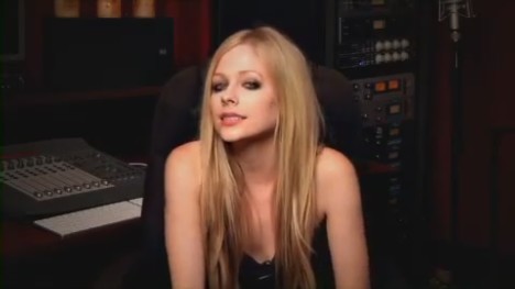 bscap0286 - Special Message from Avril - South America Black Star Tour 01