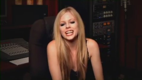 bscap0315 - Special Message from Avril - South America Black Star Tour 01