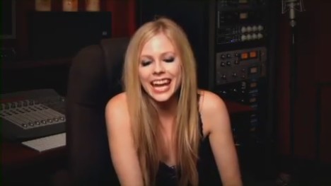 bscap0330 - Special Message from Avril - South America Black Star Tour 02