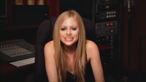 bscap0337 - Special Message from Avril - South America Black Star Tour 02