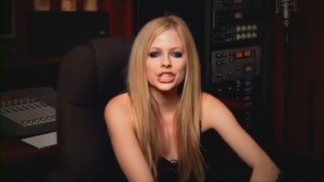 bscap0415 - Special Message from Avril - South America Black Star Tour 02