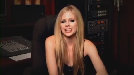 bscap0522 - Special Message from Avril - South America Black Star Tour 02