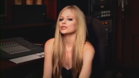 bscap0642 - Special Message from Avril - South America Black Star Tour 02