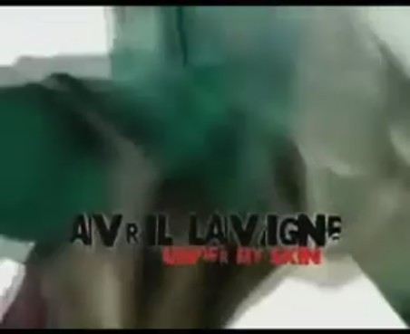 bscap0131 - Avril Lavigne - Under My Skin Album Commercial