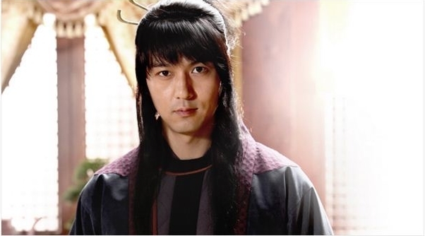 kkkjy - Kim Suro - Regele de fier