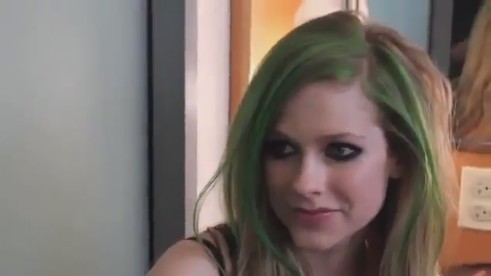 bscap0011 - Avril Lavigne backstage interview on Oprah - part 1