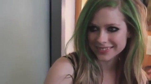 bscap0014 - Avril Lavigne backstage interview on Oprah - part 1
