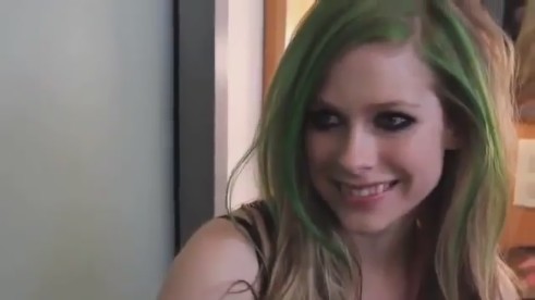 bscap0015 - Avril Lavigne backstage interview on Oprah - part 1