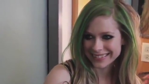 bscap0018 - Avril Lavigne backstage interview on Oprah - part 1