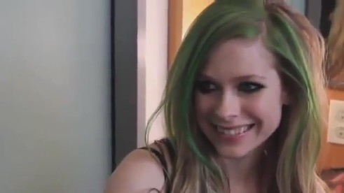 bscap0019 - Avril Lavigne backstage interview on Oprah - part 1