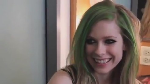 bscap0023 - Avril Lavigne backstage interview on Oprah - part 1