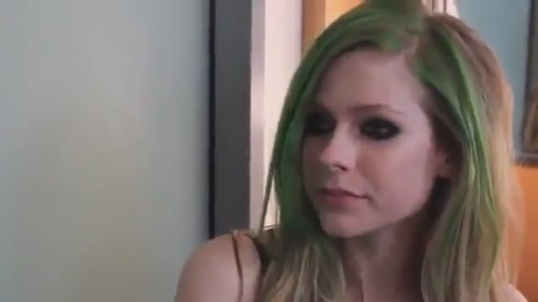 bscap0492 - Avril Lavigne backstage interview on Oprah - part 1